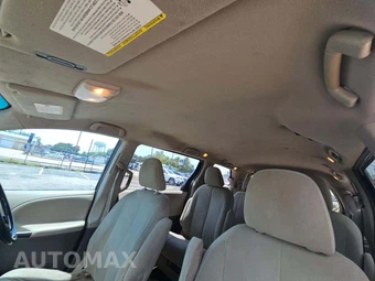 2013 Toyota Sienna L 7-Passenger 119.3" WB – miniatura 11