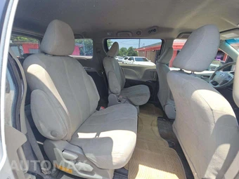 2013 Toyota Sienna L 7-Passenger 119.3" WB – miniatura 17
