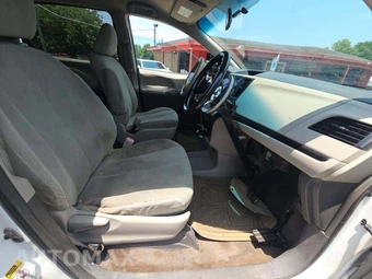 2013 Toyota Sienna L 7-Passenger 119.3" WB – miniatura 19