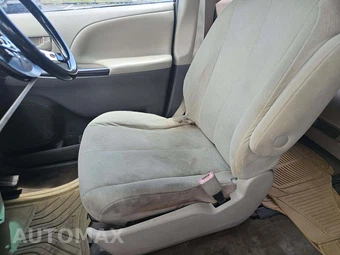 2013 Toyota Sienna L 7-Passenger 119.3" WB – miniatura 23