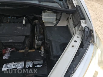 2013 Toyota Sienna L 7-Passenger 119.3" WB – miniatura 29