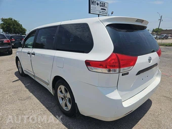 2013 Toyota Sienna L 7-Passenger 119.3" WB – miniatura 4