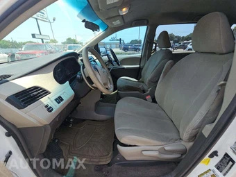 2013 Toyota Sienna L 7-Passenger 119.3" WB – miniatura 6