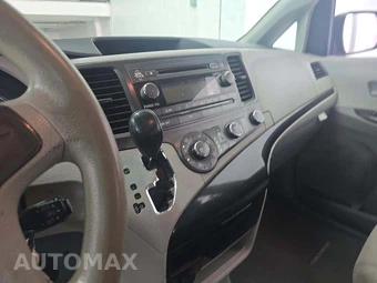 2013 Toyota Sienna L 7-Passenger 119.3" WB - miniatura 10