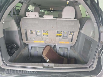 2013 Toyota Sienna L 7-Passenger 119.3" WB - miniatura 15