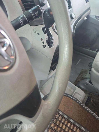 2013 Toyota Sienna L 7-Passenger 119.3" WB - miniatura 23