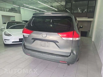 2013 Toyota Sienna L 7-Passenger 119.3" WB - miniatura 3