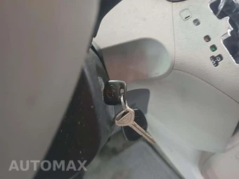 2013 Toyota Sienna L 7-Passenger 119.3" WB - miniatura 8