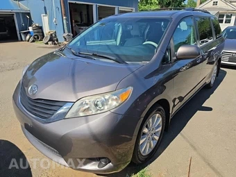 2013 Toyota Sienna LE 7-Passenger 119.3" WB