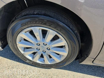 2013 Toyota Sienna LE 7-Passenger 119.3" WB - miniatura 10