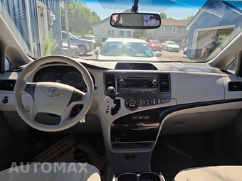 2013 Toyota Sienna LE 7-Passenger 119.3" WB - miniatura 14