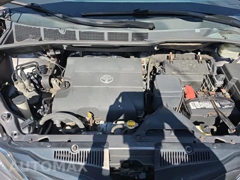2013 Toyota Sienna LE 7-Passenger 119.3" WB - miniatura 18