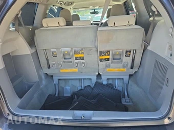 2013 Toyota Sienna LE 7-Passenger 119.3" WB - miniatura 19