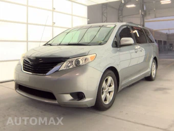 2013 Toyota Sienna LE 8-Passenger 119.3" WB