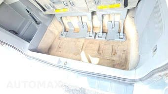 2013 Toyota Sienna LE 8-Passenger 119.3" WB - miniatura 24