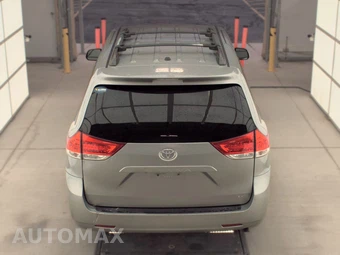 2013 Toyota Sienna LE 8-Passenger 119.3" WB - miniatura 5