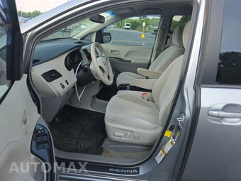 2013 Toyota Sienna LE 8-Passenger 119.3" WB - miniatura 7
