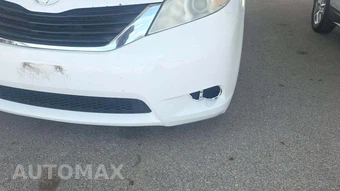 2013 Toyota Sienna LE 8-Passenger 119.3" WB - miniatura 24