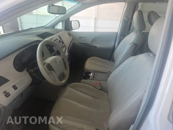 2013 Toyota Sienna LE 8-Passenger 119.3" WB - miniatura 7