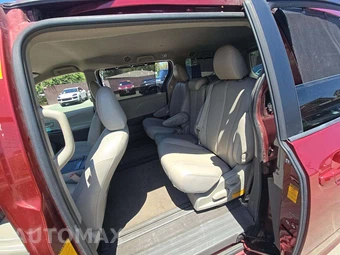 2013 Toyota Sienna LE 8-Passenger 119.3" WB - miniatura 13