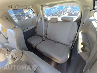 2013 Toyota Sienna LE 8-Passenger 119.3" WB - miniatura 14