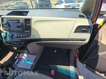 2013 Toyota Sienna LE 8-Passenger 119.3" WB - miniatura 20