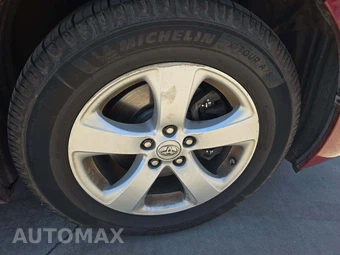 2013 Toyota Sienna LE 8-Passenger 119.3" WB - miniatura 24