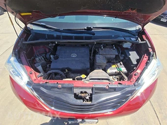 2013 Toyota Sienna LE 8-Passenger 119.3" WB - miniatura 25