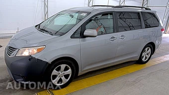 2013 Toyota Sienna LE 8-Passenger 119.3" WB