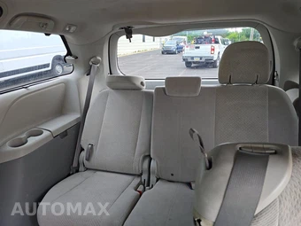 2013 Toyota Sienna LE 8-Passenger 119.3" WB - miniatura 14