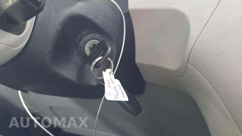2013 Toyota Sienna LE 8-Passenger 119.3" WB - miniatura 20