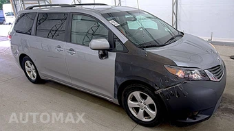 2013 Toyota Sienna LE 8-Passenger 119.3" WB - miniatura 3