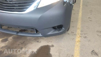 2013 Toyota Sienna LE 8-Passenger 119.3" WB - miniatura 34