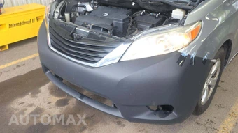 2013 Toyota Sienna LE 8-Passenger 119.3" WB - miniatura 45