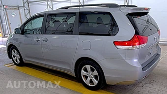 2013 Toyota Sienna LE 8-Passenger 119.3" WB - miniatura 6