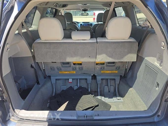 2013 Toyota Sienna LE 8-Passenger 119.3" WB - miniatura 15