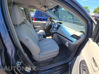 2013 Toyota Sienna LE 8-Passenger 119.3" WB - miniatura 19