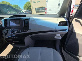 2013 Toyota Sienna LE 8-Passenger 119.3" WB - miniatura 20
