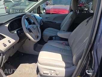 2013 Toyota Sienna LE 8-Passenger 119.3" WB - miniatura 6