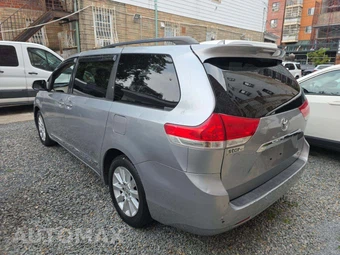 2013 Toyota Sienna Limited 7-Passenger 119.3" WB - miniatura 2