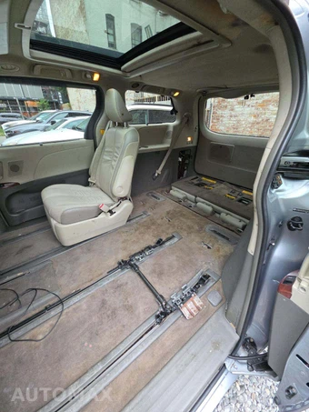 2013 Toyota Sienna Limited 7-Passenger 119.3" WB - miniatura 24