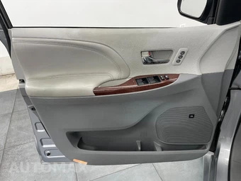 2013 Toyota Sienna Limited 7-Passenger 119.3" WB - miniatura 23