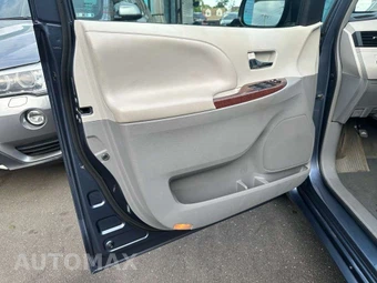 2013 Toyota Sienna Mobility XLE 7-Passenger 119.3" WB - miniatura 10