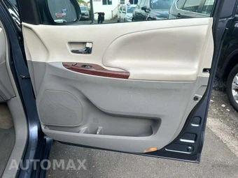 2013 Toyota Sienna Mobility XLE 7-Passenger 119.3" WB - miniatura 11