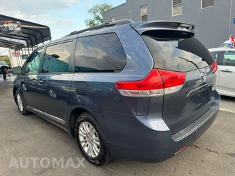 2013 Toyota Sienna Mobility XLE 7-Passenger 119.3" WB - miniatura 3