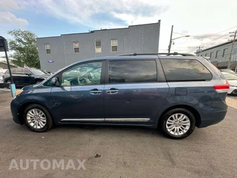 2013 Toyota Sienna Mobility XLE 7-Passenger 119.3" WB - miniatura 4