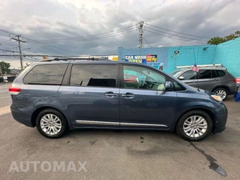 2013 Toyota Sienna Mobility XLE 7-Passenger 119.3" WB - miniatura 8