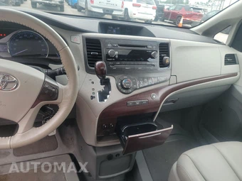2013 Toyota Sienna Mobility XLE 7-Passenger 119.3" WB - miniatura 11