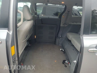 2013 Toyota Sienna Mobility XLE 7-Passenger 119.3" WB - miniatura 13