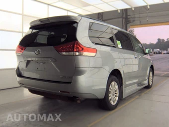2013 Toyota Sienna Mobility XLE 7-Passenger 119.3" WB - miniatura 4